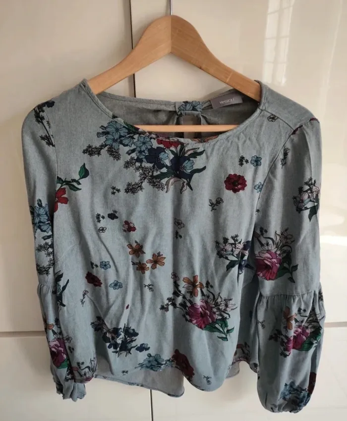 👕blouse fleurie gris - Yessica- très bon état général - taille 38 - photo numéro 2