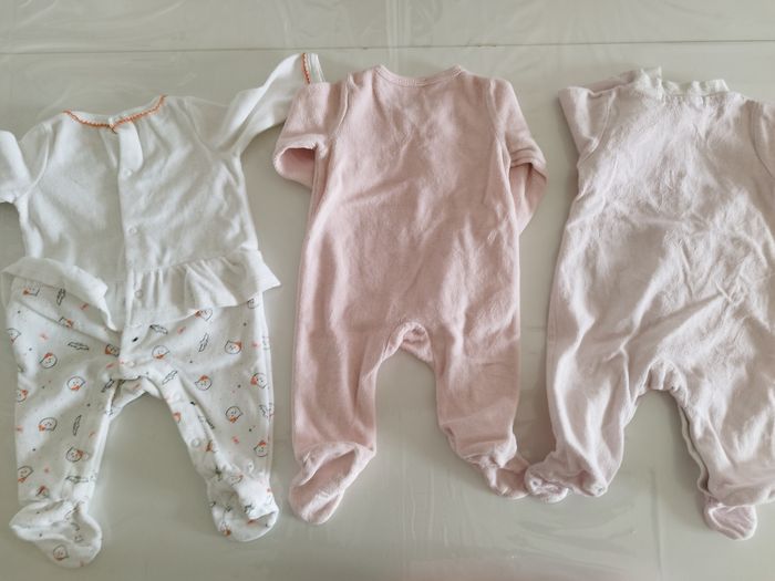 Lot 7 pyjamas 1 mois - photo numéro 3