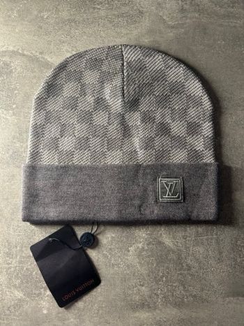 Bonnet L V à damier gris 