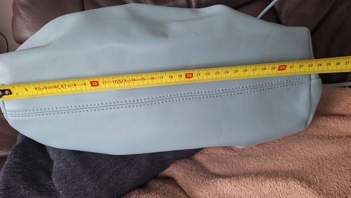 Grand sac fourre-tout bleu ciel porté epaule - photo numéro 5