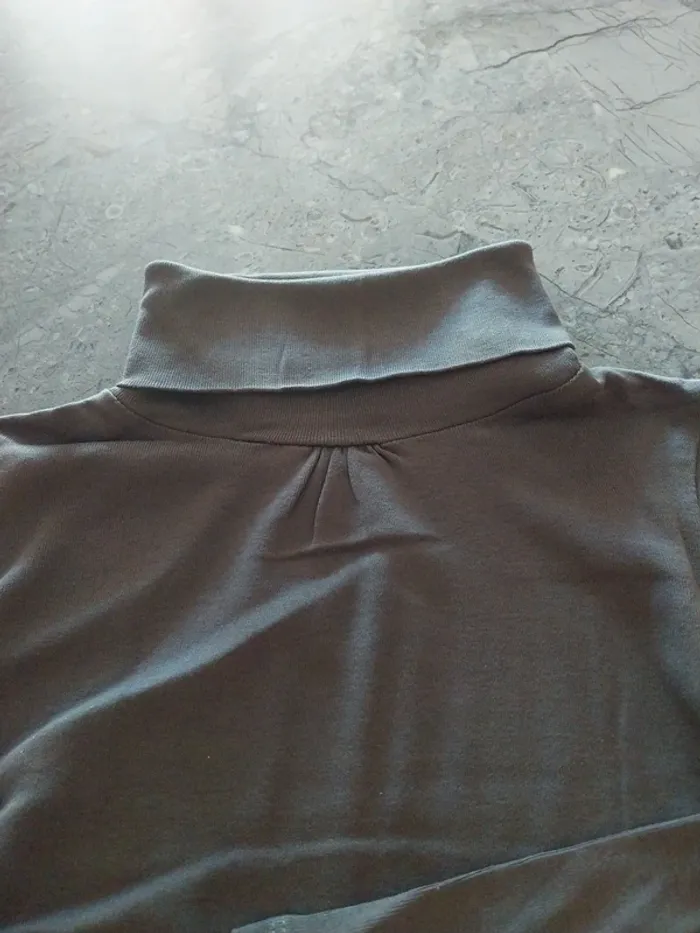 T-shirt col roulé T.6 ans - photo numéro 2