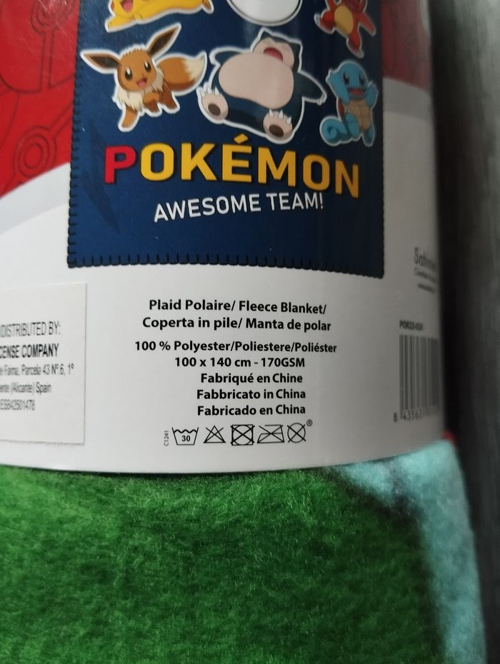 Pokémon : Plaid Polaire Awesome Team! 100x140cm - photo numéro 3
