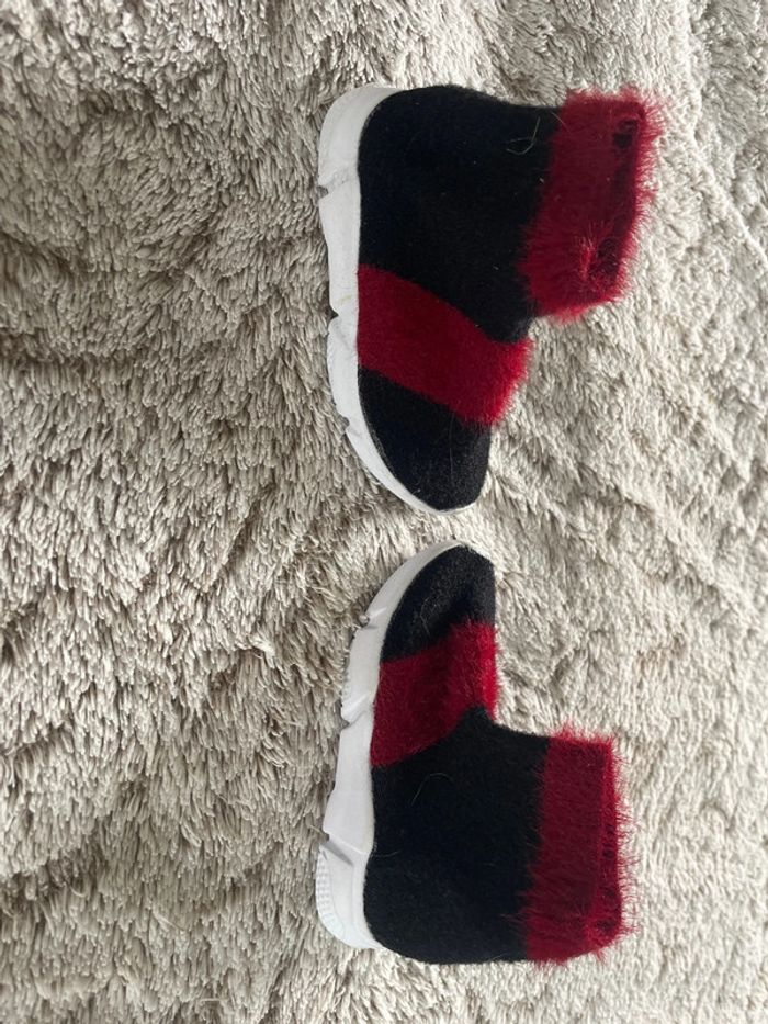 Chaussure chaussons bébé neuf souple