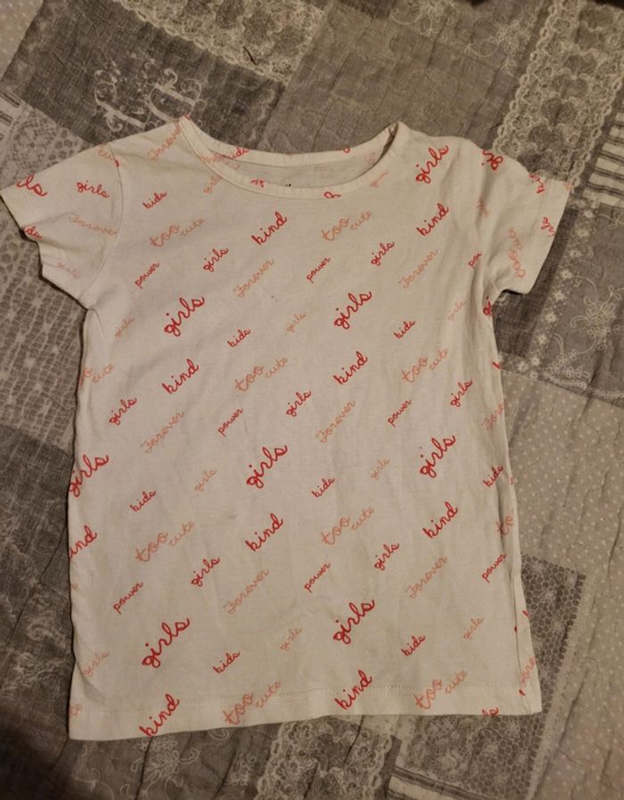 Tee shirt blanc à motif 4 ans