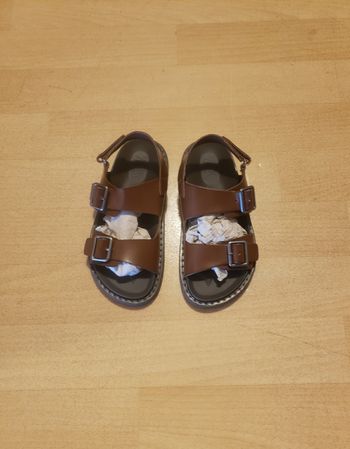 Sandale zara enfant couleur marron taille 33