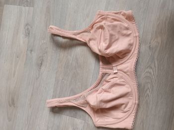 Soutien gorge 95E dim neuf en coton avec armature  rose