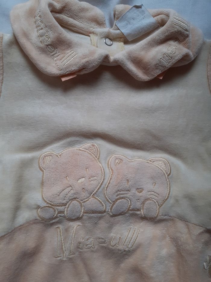 Babygros orange et jaune motif chats et empreintes pattes sur bas de jambe - photo numéro 3