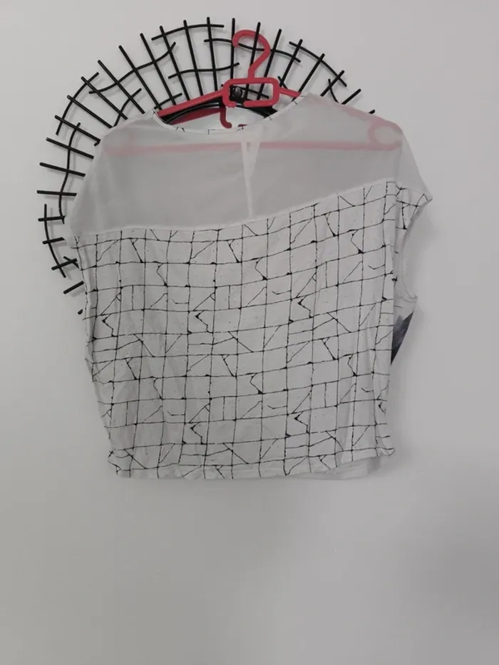 Haut (t-shirt) - photo numéro 2