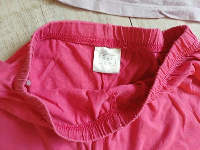 Lot 2 Shorts  rose et 2  t shirts  mauve fille en 8 ans - photo numéro 7