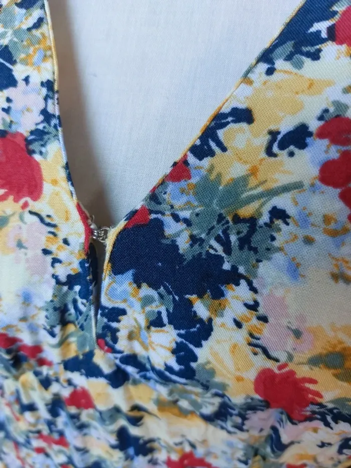 Très jolie robe fleurie dos ouvert - photo numéro 5