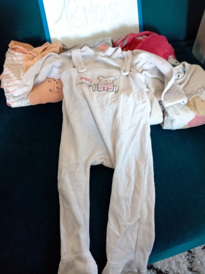 Lot de 8 pyjamas + 1 body + 1 bavoir 18mois - photo numéro 5