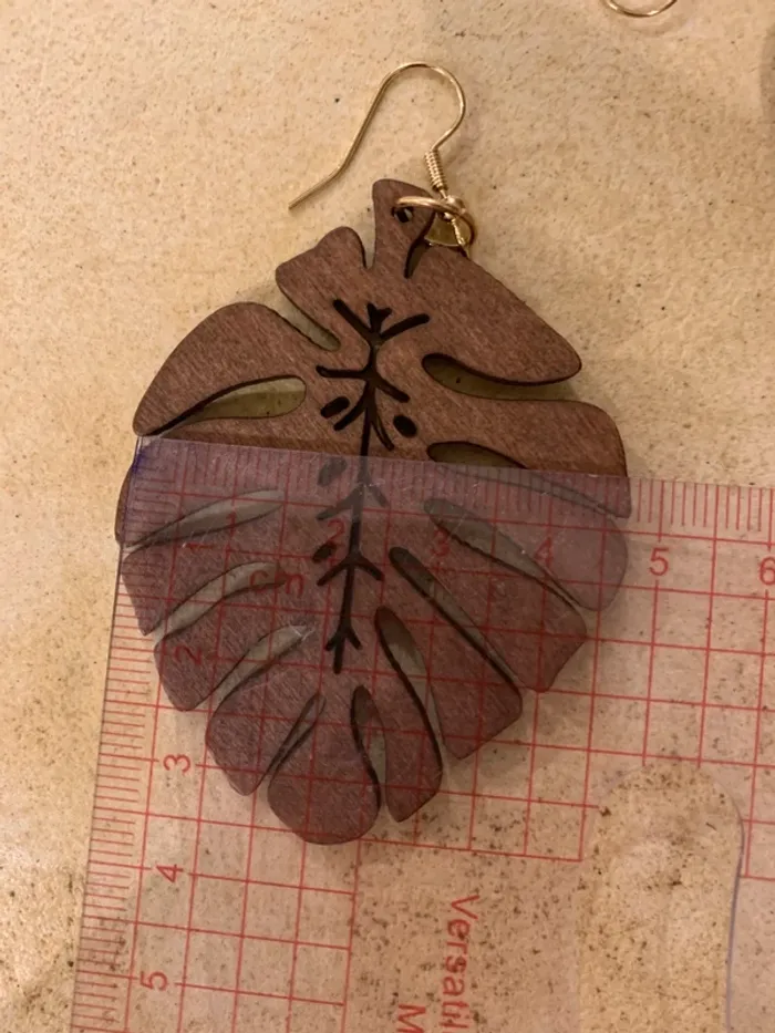 Boucles d’oreilles neuves monstera marron en bois - photo numéro 4