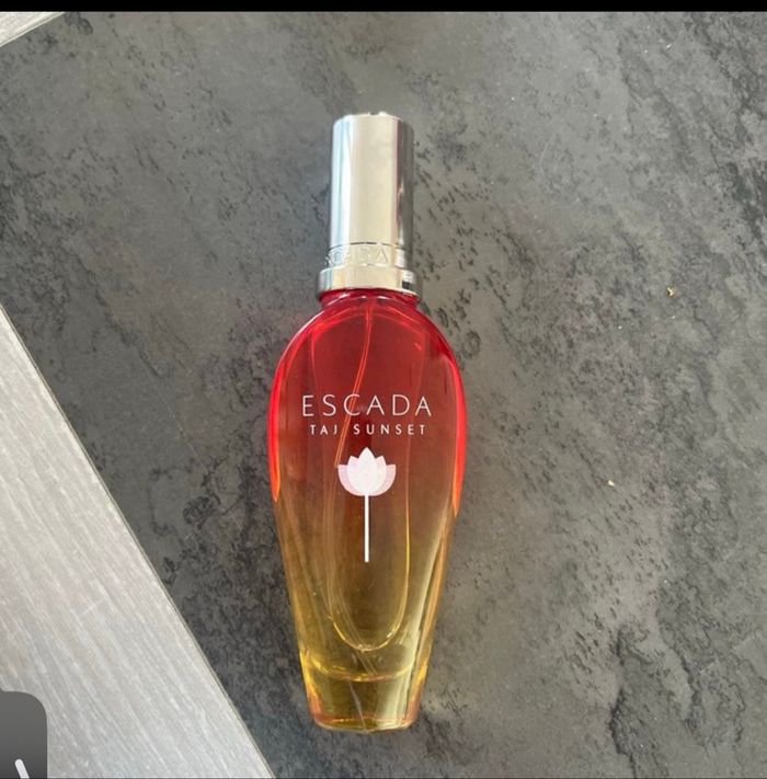 Escada taj sunset