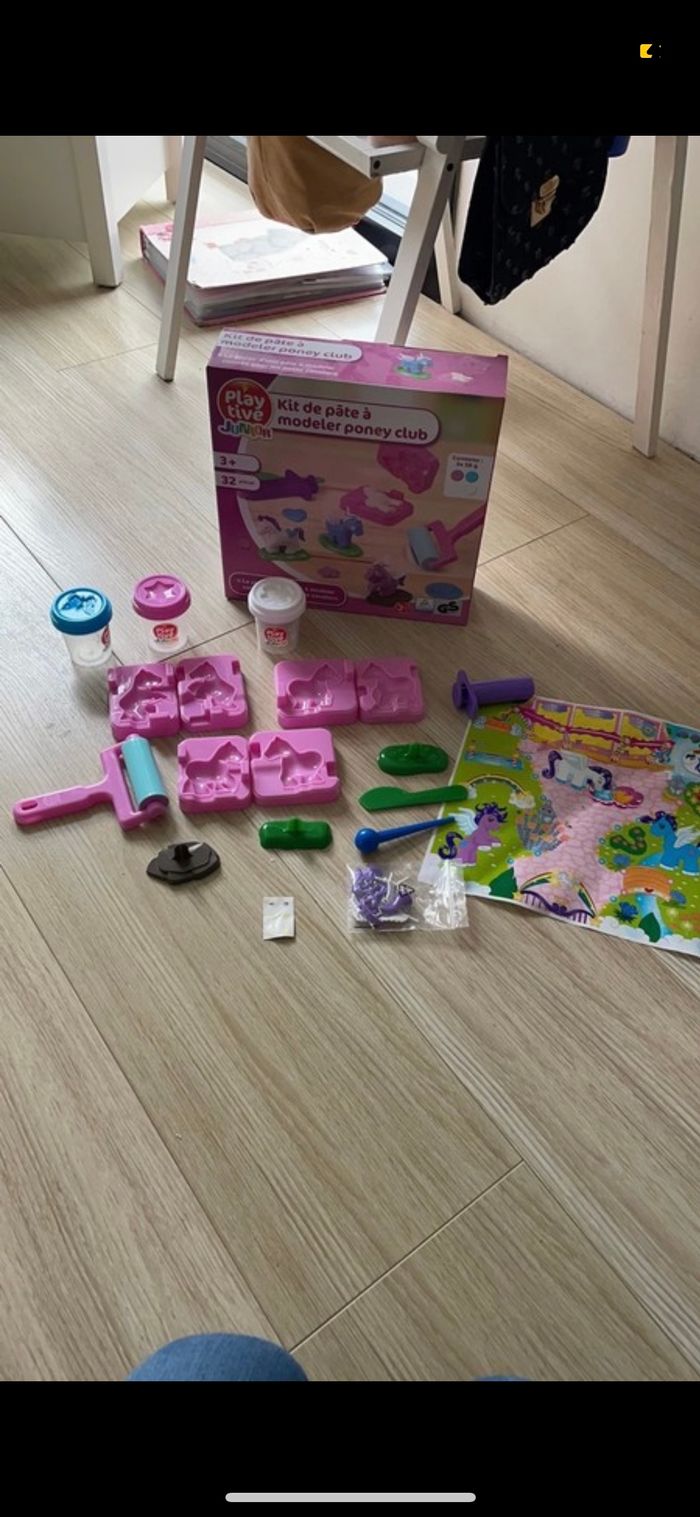 Pâte à modeler licorne