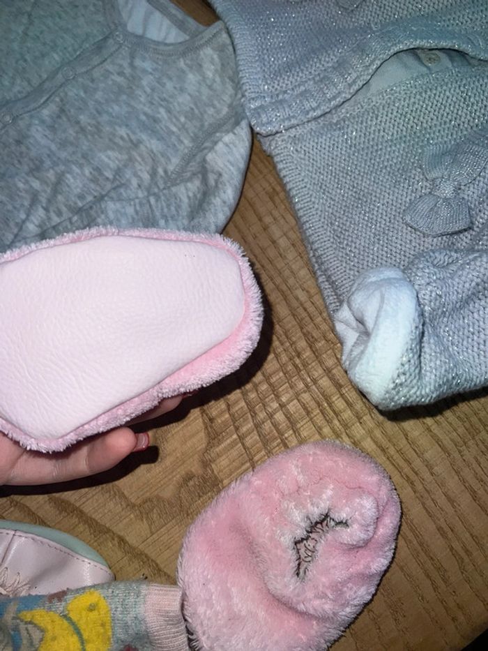 Lot vêtements fille 6 mois hiver chaussons robe col Claudine gilet petit bateau Jacadi collants - photo numéro 3