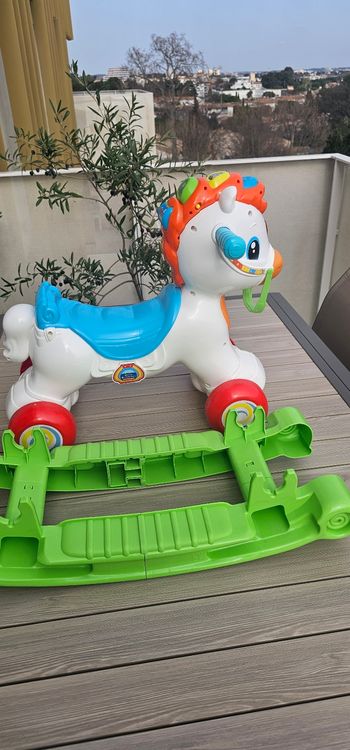 Cheval a bascule 2 en 1 Clementoni interactif