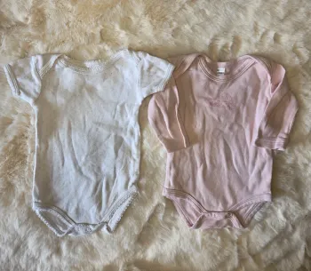 🌸 Lot 2 bodies bébé fille 3 mois en bon état 🌸