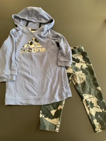 Ensemble adidas taille 12/18 mois