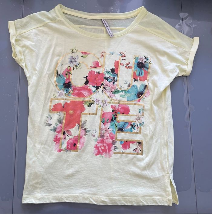 Tee-Shirt T S Stradivarius manches courtes jaune  Très bon état - photo numéro 6