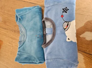 2 pyjamas velours 3mois