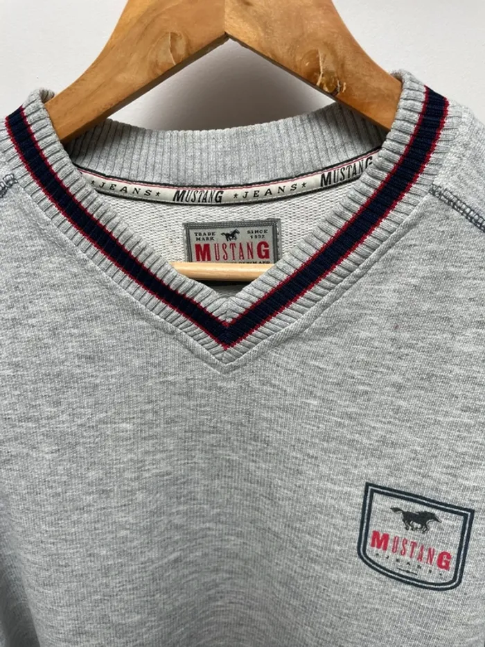 Mustang vintage V-neck grey sweater Mens Small car racing nascar - photo numéro 4