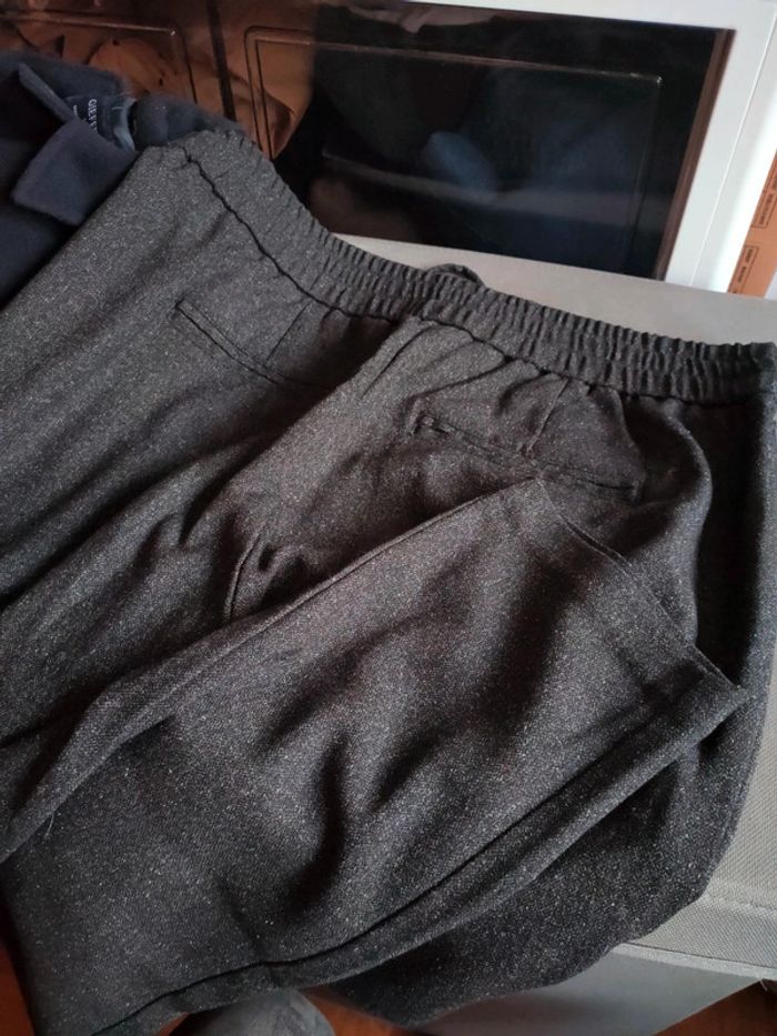 Pantalon de costume en gris foncé avec taille élastique - photo numéro 3