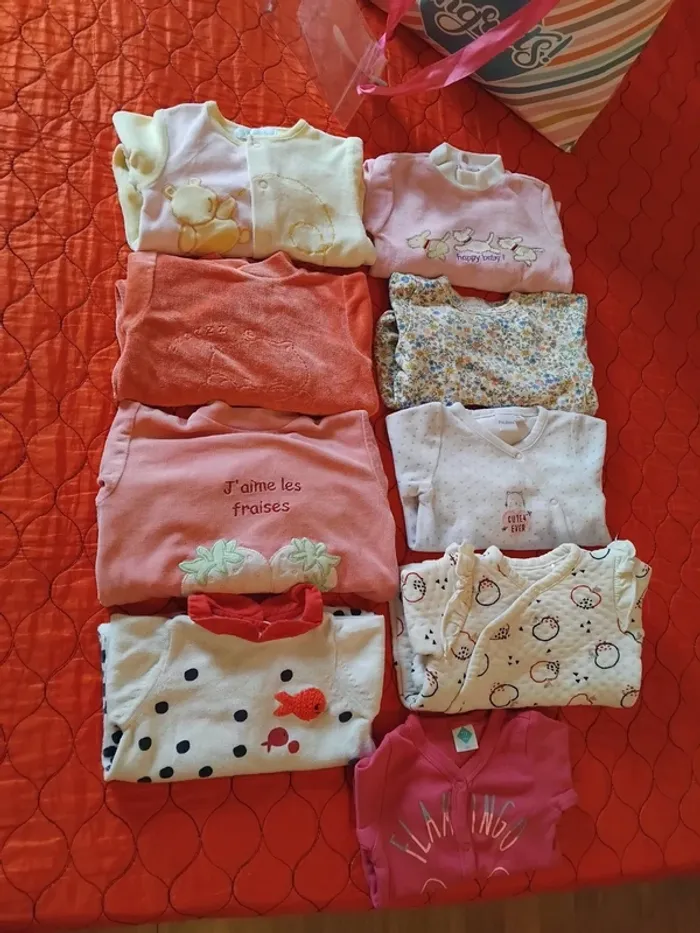 Caisses de vêtements fille 1mois - photo numéro 15