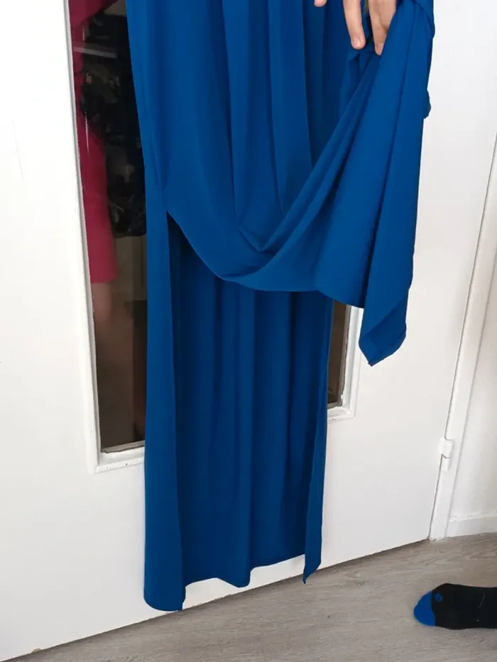 Robe longue ouverte sur les côtés - photo numéro 2