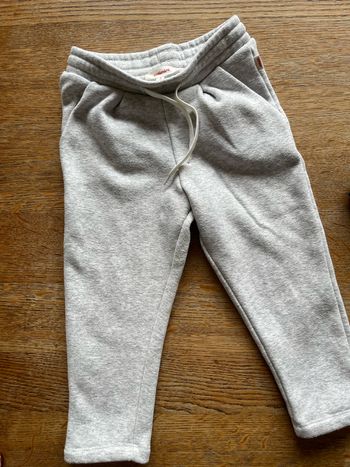 Jogging doublé polaire fille 3 ans.