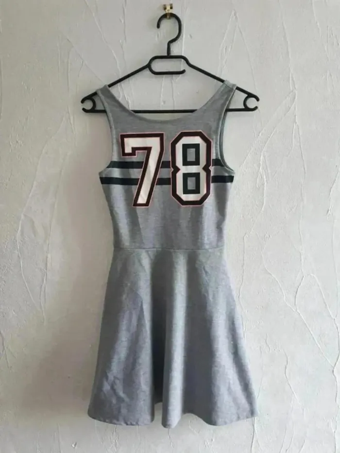 Jolie robe trapèze Taille 34 avec numéro 78