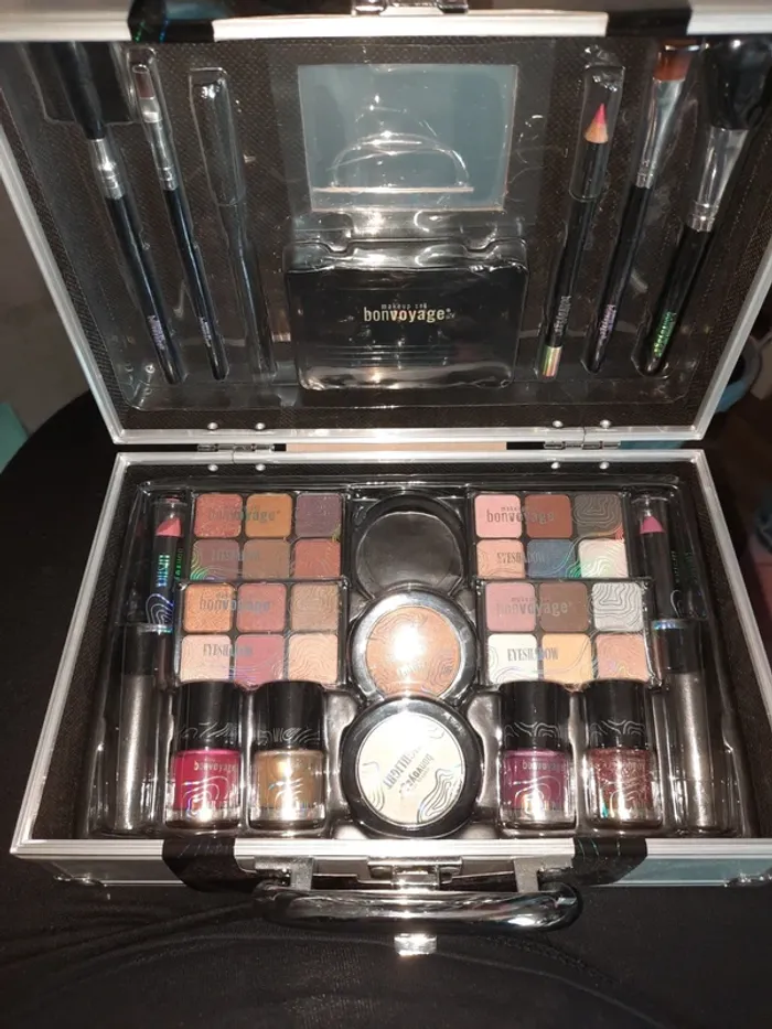 Valisette maquillage neuve - photo numéro 3