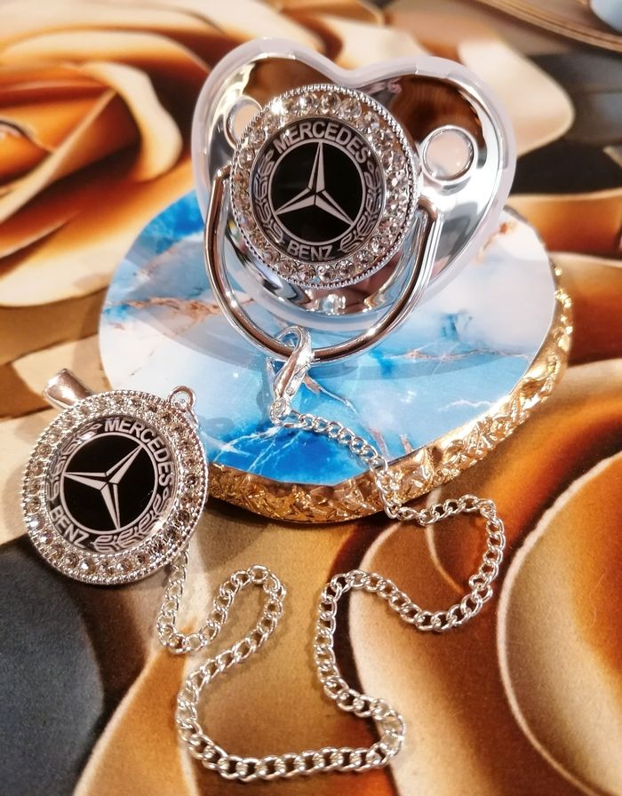 Tétine Mercedes benz - photo numéro 2