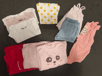 Lot bébé fille (6 mois)