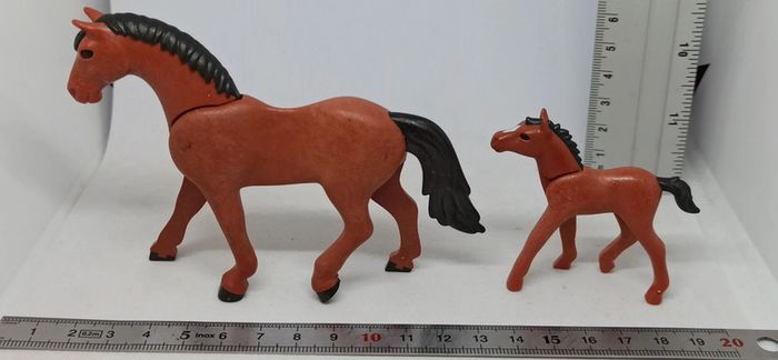 Cheval marron foncé avec poulain playmobil - photo numéro 2