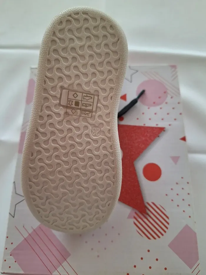 Nieuwe witte sneakers met sterren voor meisjes - photo numéro 4
