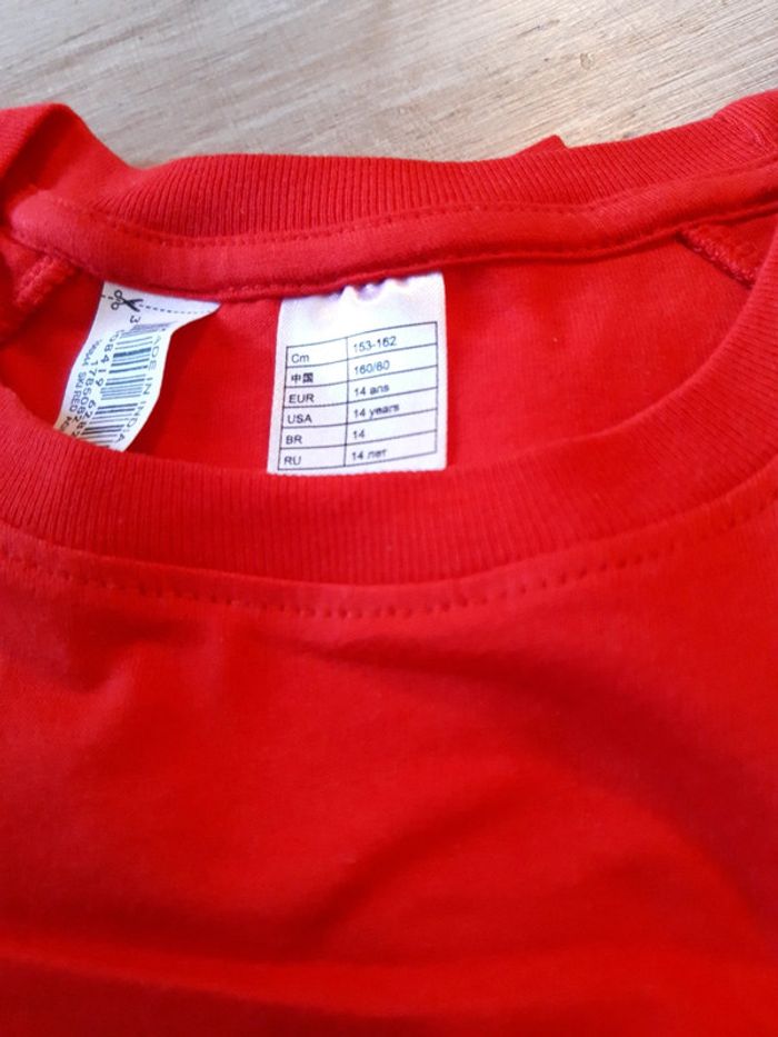 Tee-shirt neuf rouge - photo numéro 2