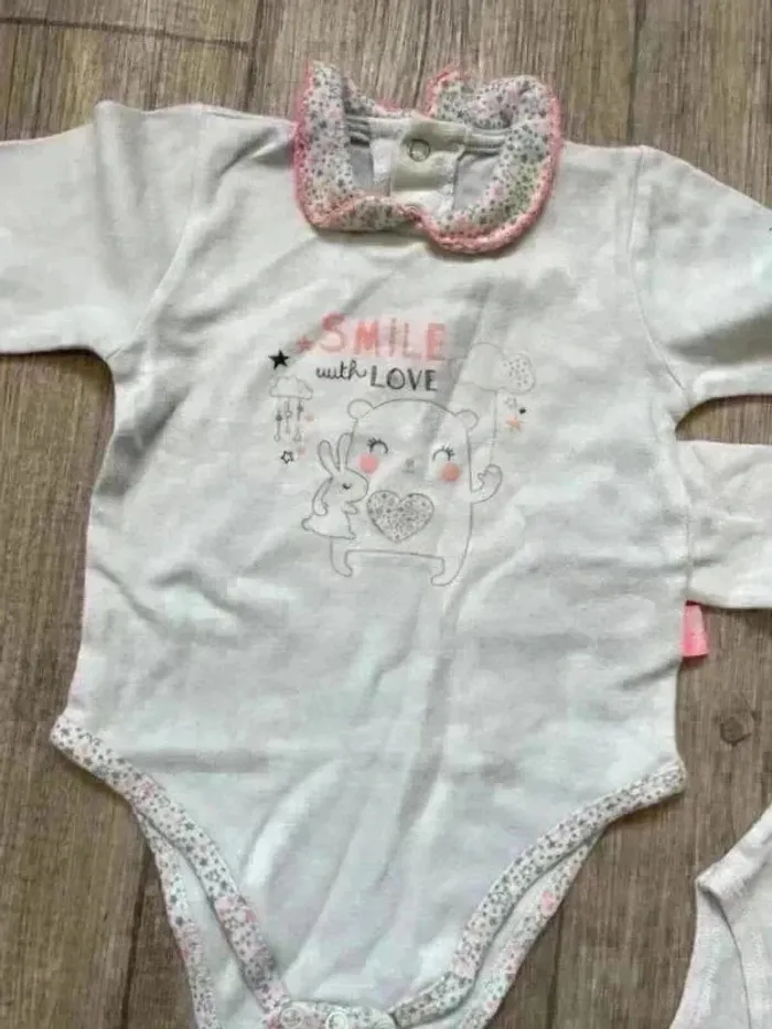 Lot de 2 bodies en 12 mois - photo numéro 2