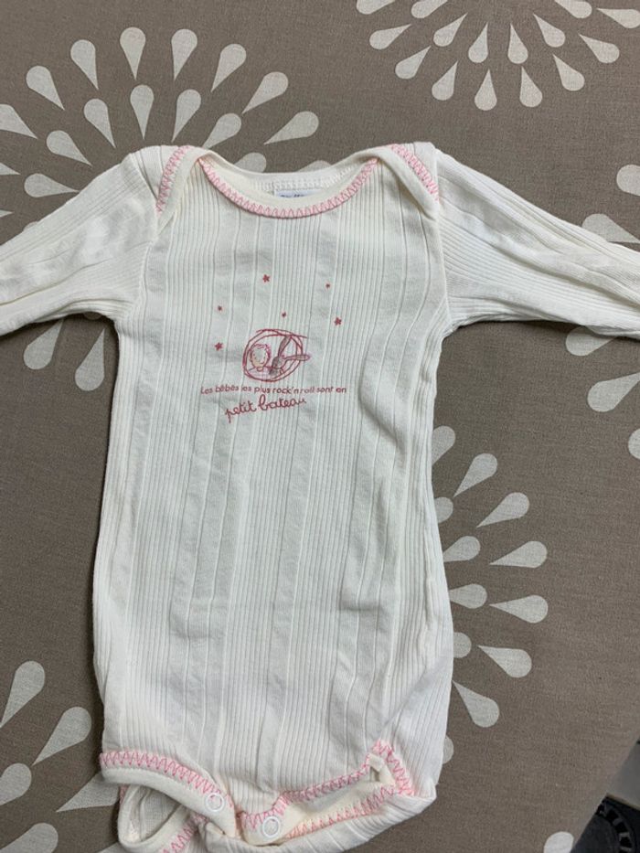 Lot 3 bodies (2 petit bateau et 1 sans marque ) - photo numéro 4