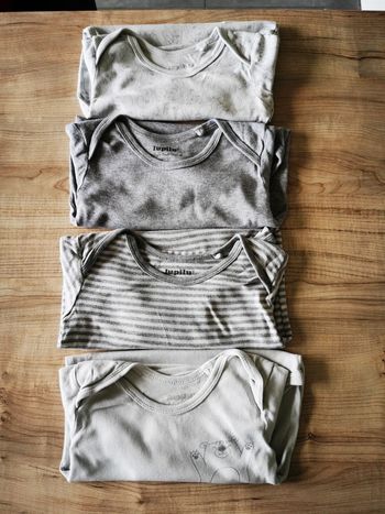 Lot 4 bodies 12-24 mois