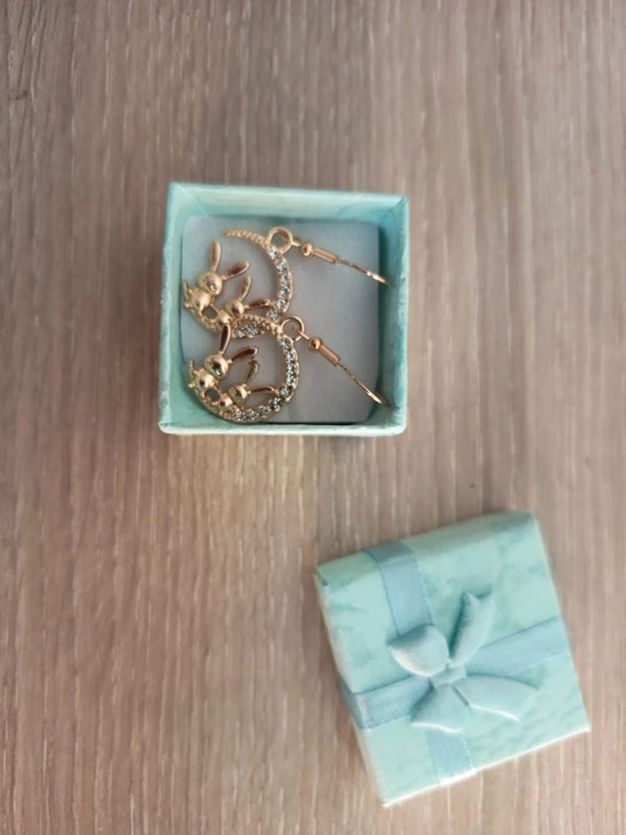 Boucles d’oreilles pendantes – Lune & lapins dorés - photo numéro 5