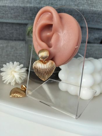 Jolie paire de boucles d'oreilles fantaisie coeur strié doré