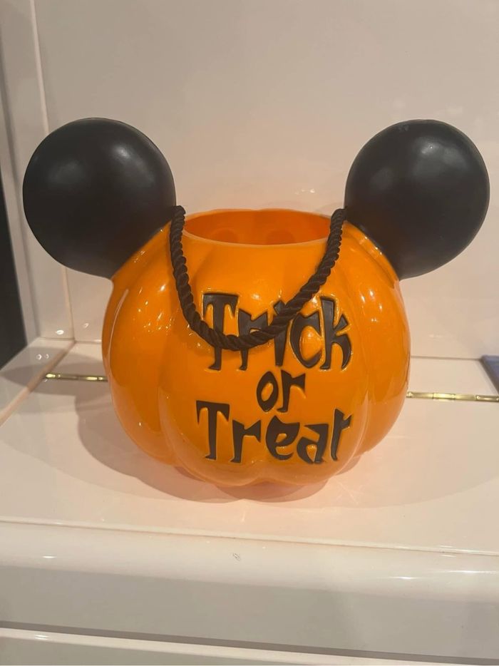 Seau Halloween Disneyland Paris, tête de Mickey neuf, 15€ - photo numéro 2