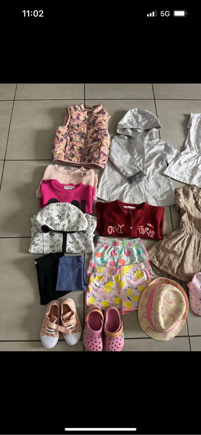 Lot vêtements filles 4 ans - photo numéro 3