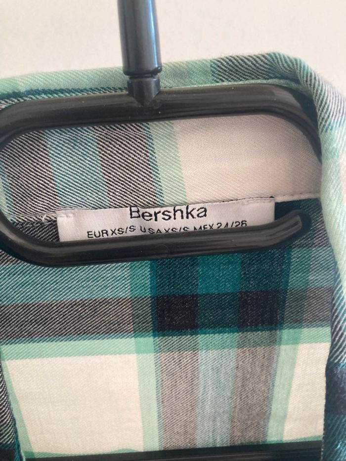 Chemise à carreaux verte Bershka - photo numéro 2