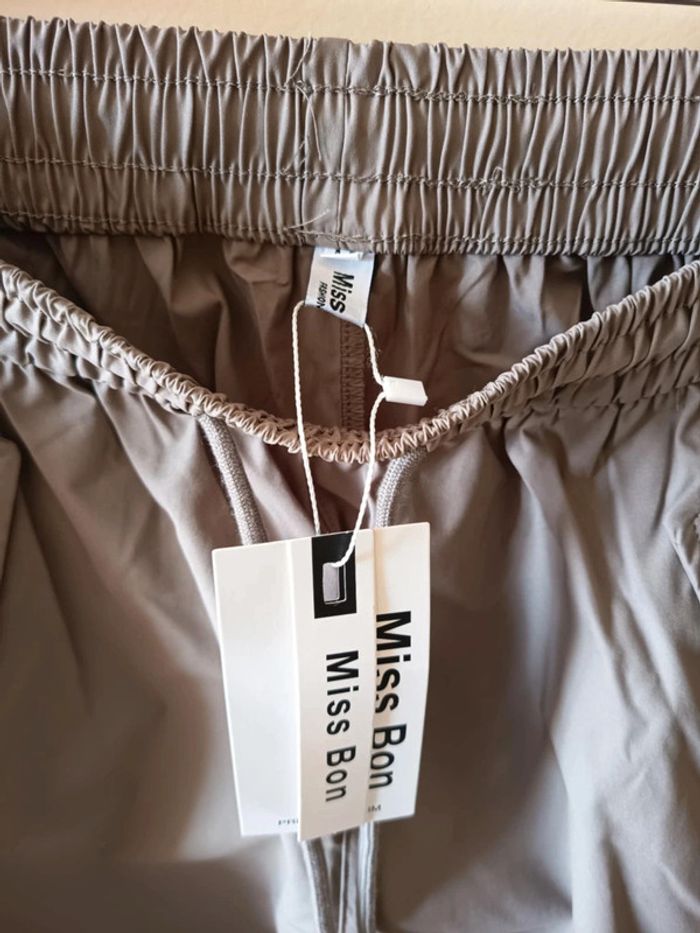 Pantalon cargo. Marque Miss bon . Fashion jeans. - photo numéro 2