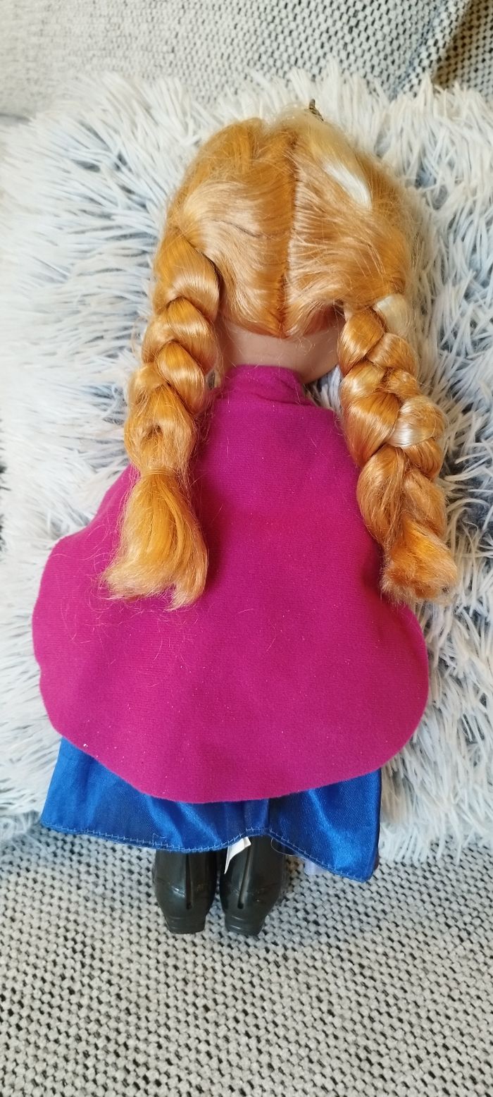 Poupée Disney Ana 38 cm. Très bon état - photo numéro 3