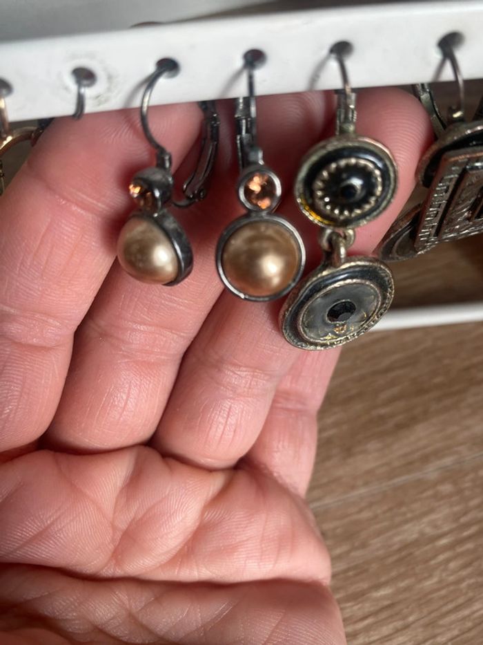 Boucle d’oreille marron