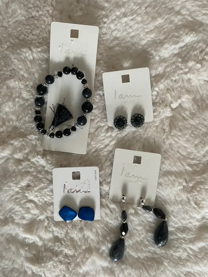 Lot de 4 bijoux IAM neufs