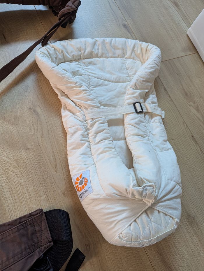 Porte bébé avec réducteur nourrisson - photo numéro 2