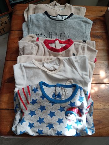 4 grenouillères+ 1 haut de pyjama